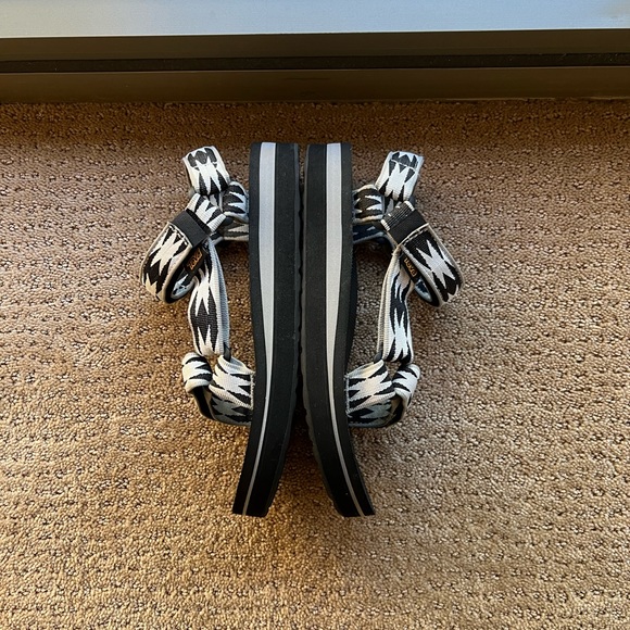 EUC Teva Midform Universal Sandal - Picture 5 of 7